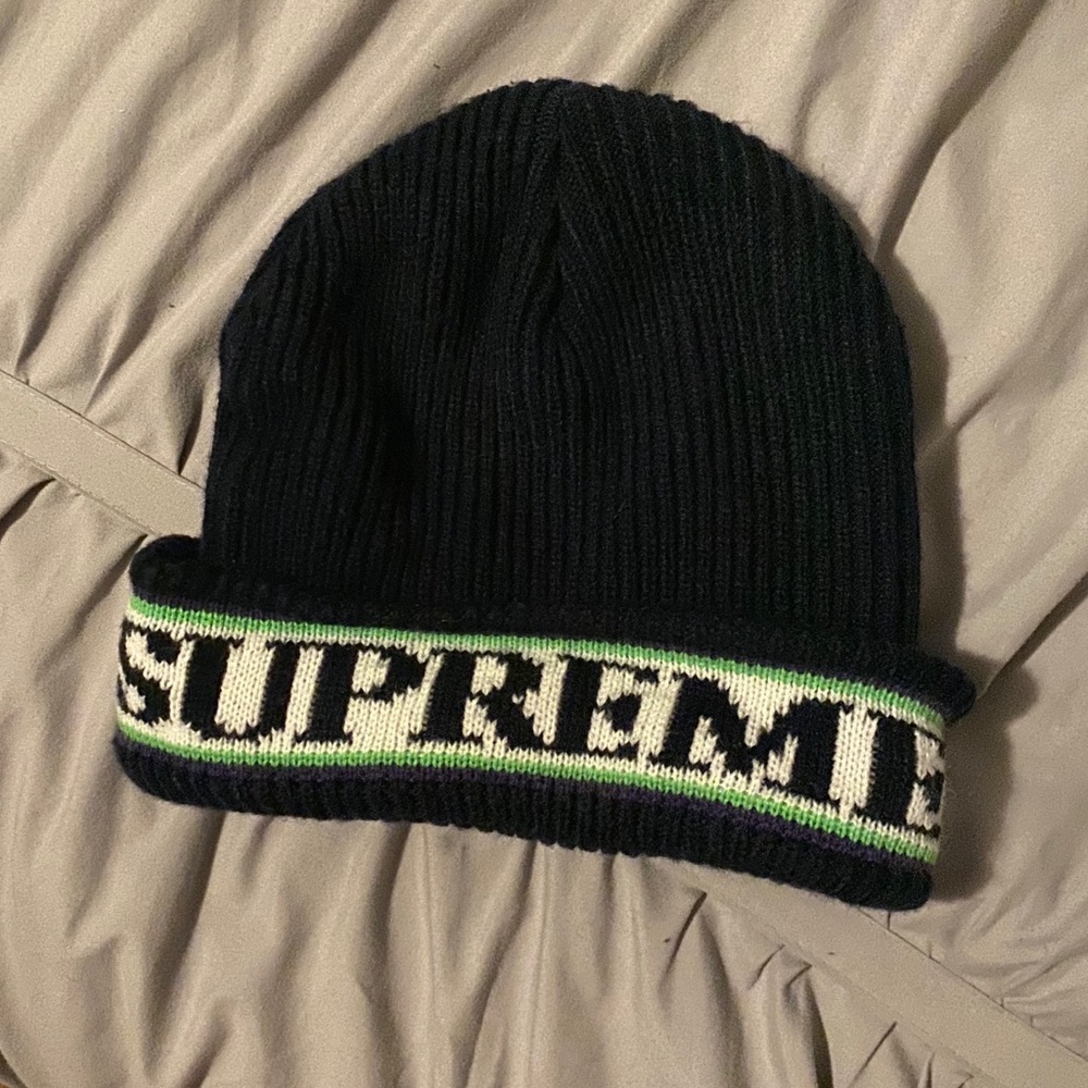 BRAND NEW SUPREME winter beanie